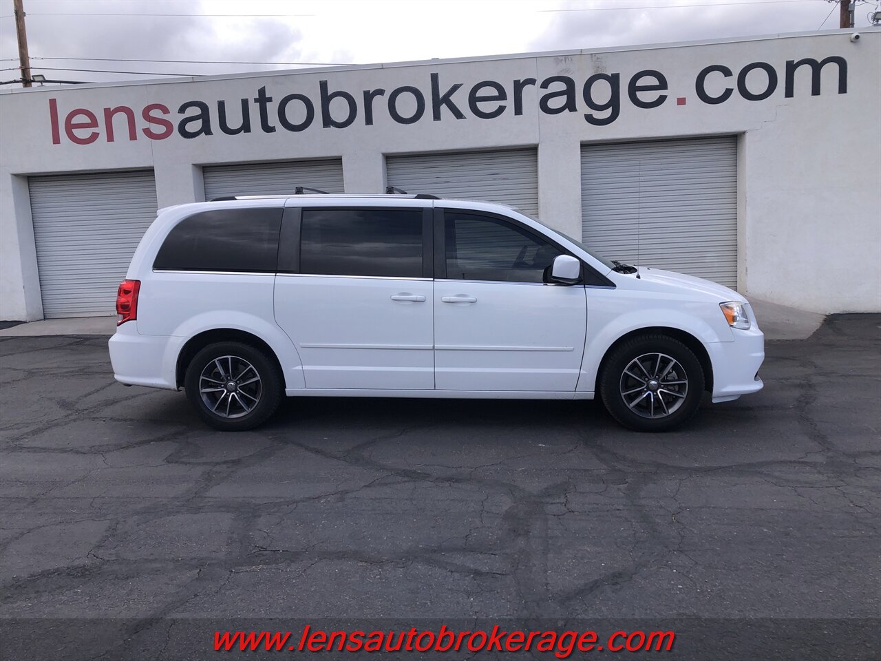 2016 Dodge Grand Caravan SXT Plus  *Fresh In! - Photo 1 - Tucson, AZ 85705