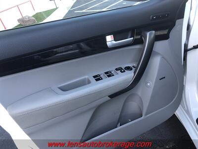 2015 Kia Sorento SX Limited  *Carfax 1 Owner & Only 29k Miles! - Photo 9 - Tucson, AZ 85705