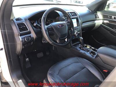 2017 Ford Explorer Limited  *Nice 3rd Row Equipped Limited! - Photo 10 - Tucson, AZ 85705