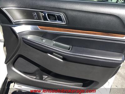 2017 Ford Explorer Limited  *Nice 3rd Row Equipped Limited! - Photo 22 - Tucson, AZ 85705