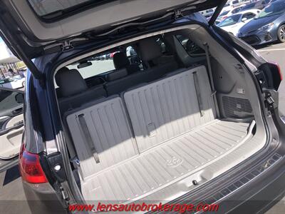 2017 Toyota Highlander LE Plus  *3rd Row Equipped! - Photo 19 - Tucson, AZ 85705