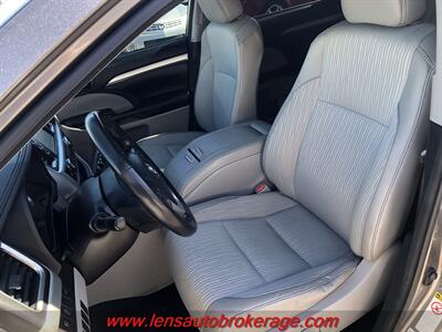 2017 Toyota Highlander LE Plus  *3rd Row Equipped! - Photo 12 - Tucson, AZ 85705