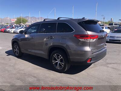 2017 Toyota Highlander LE Plus  *3rd Row Equipped! - Photo 6 - Tucson, AZ 85705