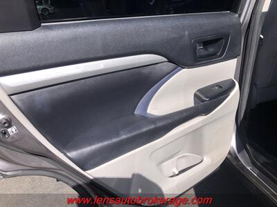 2017 Toyota Highlander LE Plus  *3rd Row Equipped! - Photo 16 - Tucson, AZ 85705