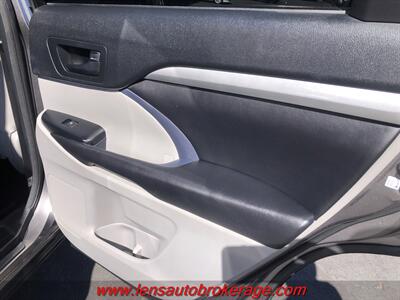 2017 Toyota Highlander LE Plus  *3rd Row Equipped! - Photo 20 - Tucson, AZ 85705