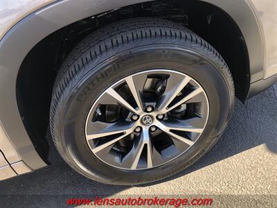 2017 Toyota Highlander LE Plus  *3rd Row Equipped! - Photo 26 - Tucson, AZ 85705