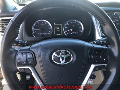 2017 Toyota Highlander LE Plus  *3rd Row Equipped! - Photo 13 - Tucson, AZ 85705