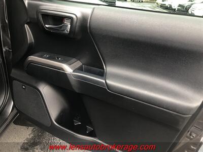 2017 Toyota Tacoma TRD Off-Road   - Photo 17 - Tucson, AZ 85705