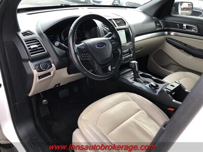 2018 Ford Explorer XLT  *3rd Row Equipped! - Photo 10 - Tucson, AZ 85705