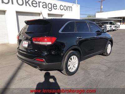 2016 Kia Sorento L   - Photo 8 - Tucson, AZ 85705