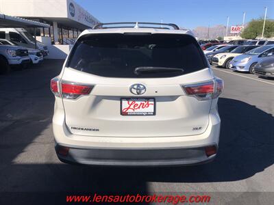2016 Toyota Highlander XLE  *New Arrival, 3rd Row Equipped! - Photo 7 - Tucson, AZ 85705