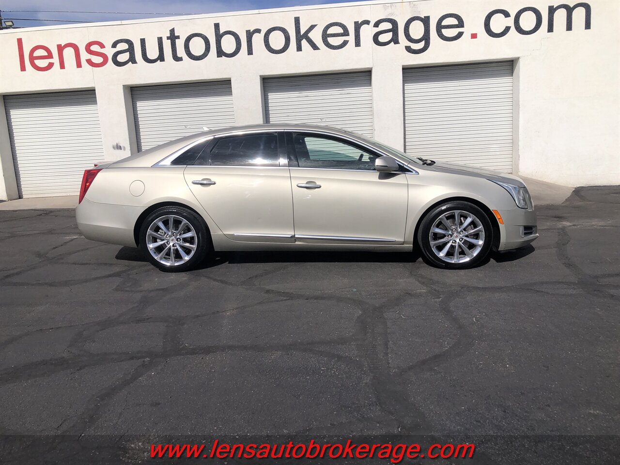 2013 Cadillac XTS Premium Collection  *Nice Driving Caddy! - Photo 1 - Tucson, AZ 85705