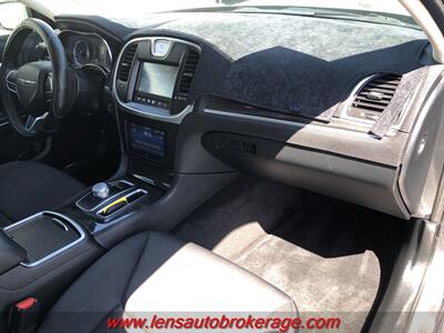 2018 Chrysler 300 Series Touring  *Clean & Loaded Sedan! - Photo 21 - Tucson, AZ 85705