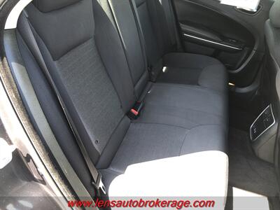 2018 Chrysler 300 Series Touring  *Clean & Loaded Sedan! - Photo 19 - Tucson, AZ 85705