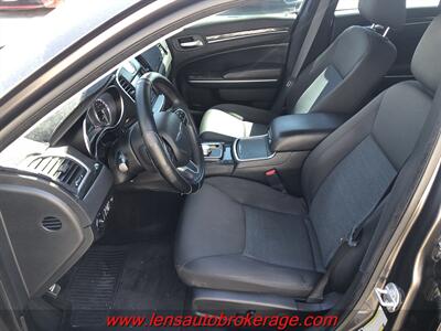 2018 Chrysler 300 Series Touring  *Clean & Loaded Sedan! - Photo 11 - Tucson, AZ 85705