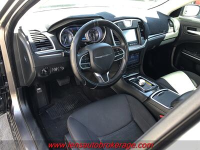 2018 Chrysler 300 Series Touring  *Clean & Loaded Sedan! - Photo 10 - Tucson, AZ 85705