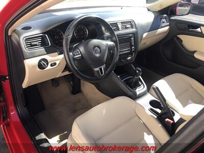 2012 Volkswagen Jetta SE PZEV  *Clean Racer Red Fuel Saver! - Photo 10 - Tucson, AZ 85705