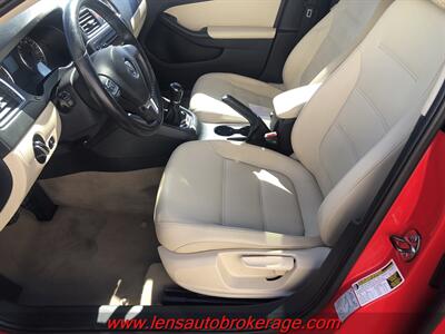 2012 Volkswagen Jetta SE PZEV  *Clean Racer Red Fuel Saver! - Photo 11 - Tucson, AZ 85705
