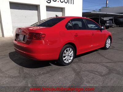 2012 Volkswagen Jetta SE PZEV  *Clean Racer Red Fuel Saver! - Photo 8 - Tucson, AZ 85705