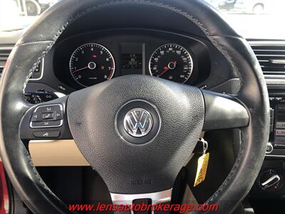 2012 Volkswagen Jetta SE PZEV  *Clean Racer Red Fuel Saver! - Photo 13 - Tucson, AZ 85705