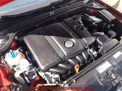 2012 Volkswagen Jetta SE PZEV  *Clean Racer Red Fuel Saver! - Photo 24 - Tucson, AZ 85705