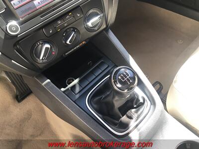 2012 Volkswagen Jetta SE PZEV  *Clean Racer Red Fuel Saver! - Photo 15 - Tucson, AZ 85705