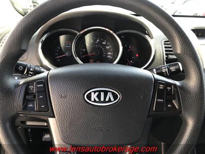 2012 Kia Sorento LX   - Photo 12 - Tucson, AZ 85705