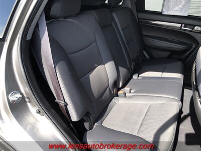 2012 Kia Sorento LX   - Photo 19 - Tucson, AZ 85705