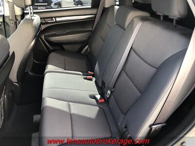 2012 Kia Sorento LX   - Photo 16 - Tucson, AZ 85705