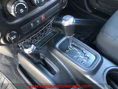 2016 Jeep Wrangler Willys Wheeler  *Carfax 1 Owner Hard Top! - Photo 15 - Tucson, AZ 85705