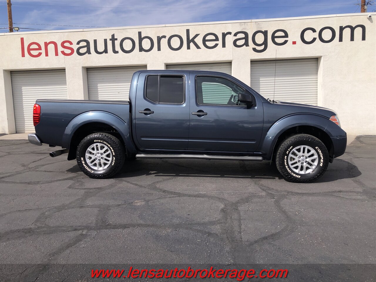 2014 Nissan Frontier SV  *NIce 4x4 Crew Cab W/Manual Trans! - Photo 1 - Tucson, AZ 85705