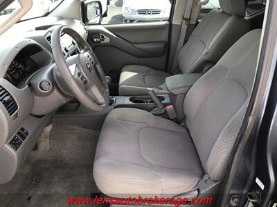 2014 Nissan Frontier SV  *NIce 4x4 Crew Cab W/Manual Trans! - Photo 11 - Tucson, AZ 85705