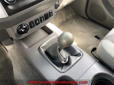 2014 Nissan Frontier SV  *NIce 4x4 Crew Cab W/Manual Trans! - Photo 16 - Tucson, AZ 85705