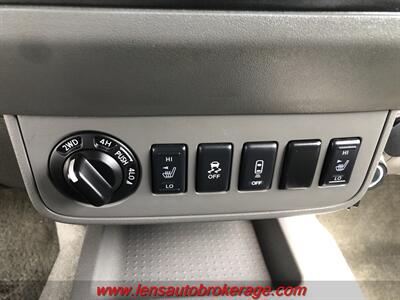 2014 Nissan Frontier SV  *NIce 4x4 Crew Cab W/Manual Trans! - Photo 15 - Tucson, AZ 85705