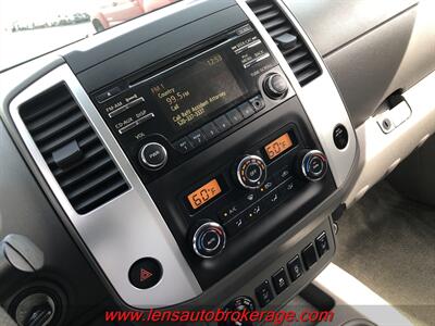 2014 Nissan Frontier SV  *NIce 4x4 Crew Cab W/Manual Trans! - Photo 14 - Tucson, AZ 85705