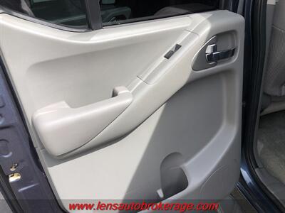 2014 Nissan Frontier SV  *NIce 4x4 Crew Cab W/Manual Trans! - Photo 17 - Tucson, AZ 85705