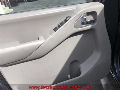 2014 Nissan Frontier SV  *NIce 4x4 Crew Cab W/Manual Trans! - Photo 9 - Tucson, AZ 85705