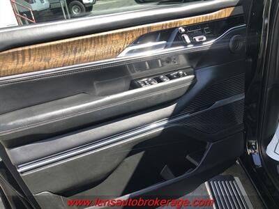2022 Jeep Grand Wagoneer Series I  *Loaded To The Max! 6.4L HEMI Equipped! - Photo 7 - Tucson, AZ 85705