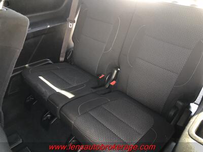 2021 GMC Acadia SLE  *Nice, 3rd Row Equipped! - Photo 17 - Tucson, AZ 85705