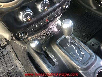 2016 Jeep Wrangler Unlimited Sahara 75th Anniversary  **CARFAX 1 OWNER! - Photo 15 - Tucson, AZ 85705