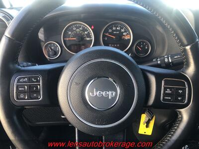 2016 Jeep Wrangler Unlimited Sahara 75th Anniversary  **CARFAX 1 OWNER! - Photo 13 - Tucson, AZ 85705