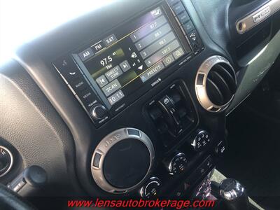 2016 Jeep Wrangler Unlimited Sahara 75th Anniversary  **CARFAX 1 OWNER! - Photo 14 - Tucson, AZ 85705