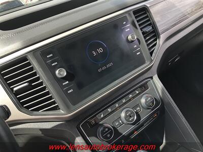 2020 Volkswagen Atlas Cross Sport SE  *53k MILE CARFAX 1 OWNER!* - Photo 14 - Tucson, AZ 85705