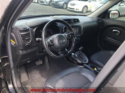 2018 Kia Soul !  **CARFAX 1 OWNER** - Photo 10 - Tucson, AZ 85705