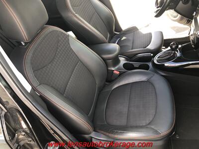 2018 Kia Soul !  **CARFAX 1 OWNER** - Photo 22 - Tucson, AZ 85705
