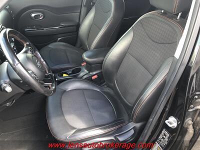 2018 Kia Soul !  **CARFAX 1 OWNER** - Photo 11 - Tucson, AZ 85705