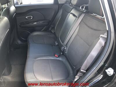 2018 Kia Soul !  **CARFAX 1 OWNER** - Photo 16 - Tucson, AZ 85705