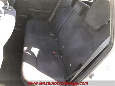 2013 Honda Fit Sport  *Ready To Save You Fuel! - Photo 18 - Tucson, AZ 85705
