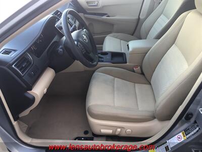 2016 Toyota Camry LE  *ONLY 31k Miles! - Photo 11 - Tucson, AZ 85705