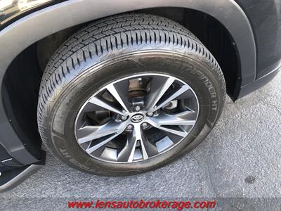 2016 Toyota Highlander XLE  *3rd Row Equipped AWD! - Photo 25 - Tucson, AZ 85705